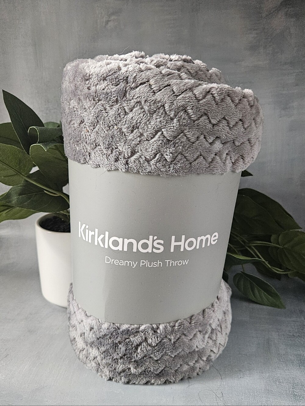 Kirkland's nwt Home Dreamy Plush Throw blanket in gray. 50" x 60" highly texture